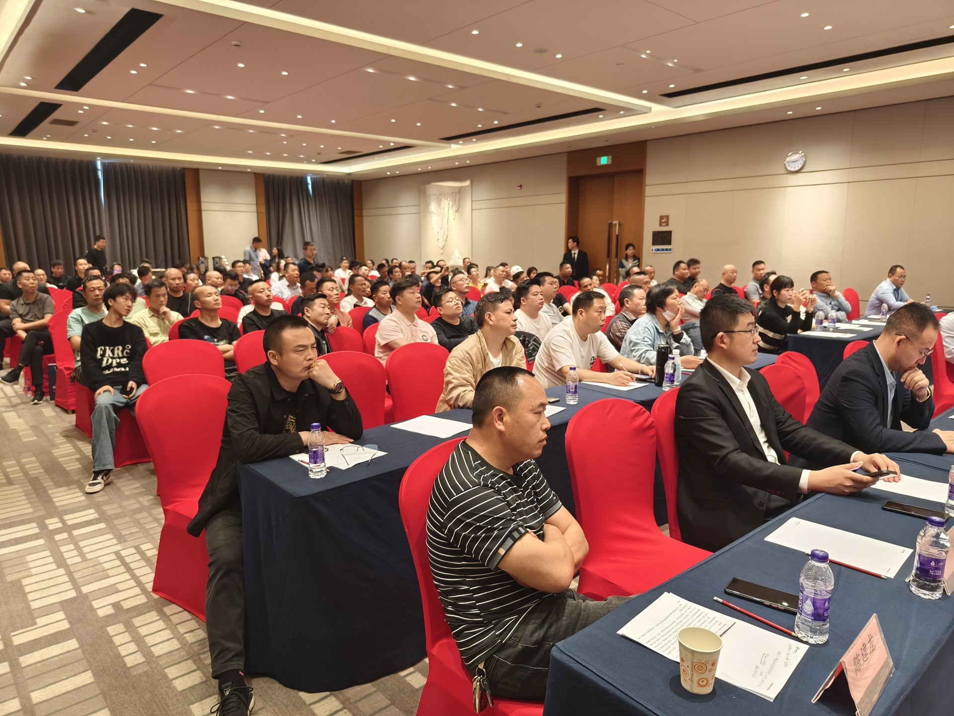 ���޹���