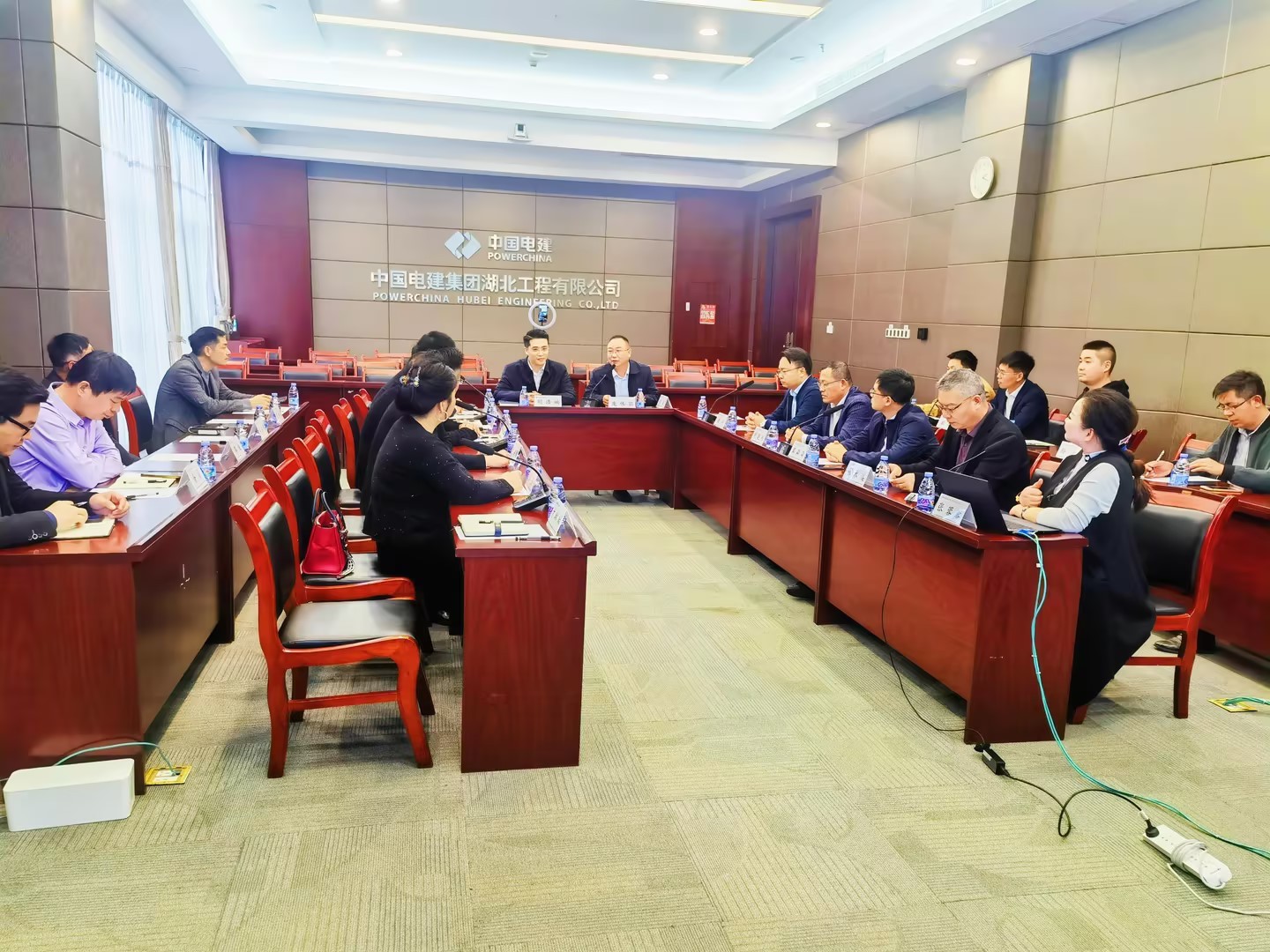 ���޹���